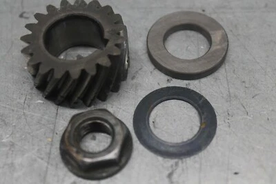 Yamaha TTR125 2003 genuino engranaje primario y tuerca Foto 1 de 2