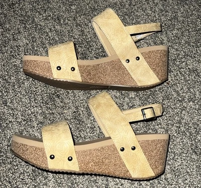 Very Volatile Summerlove Beige  Wedges Size 10– NIB - Image 1 of 4
