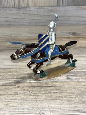 Vintage Mignot Medieval Knight Mounted w/ Lance  Lead Good condition - Image 1 of 4