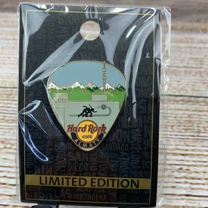 Hard Rock Cafe Almaty Kazakistan Spilla Pick Chitarra Edizione Limitata 2015 - Foto 1 di 5