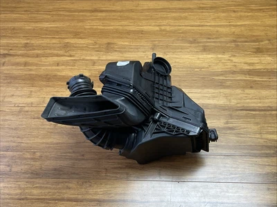 2010-2011 Audi A5 8F 2.0L Convertible Engine Air Filter And Housing Assembly OEM Foto 1 de 4