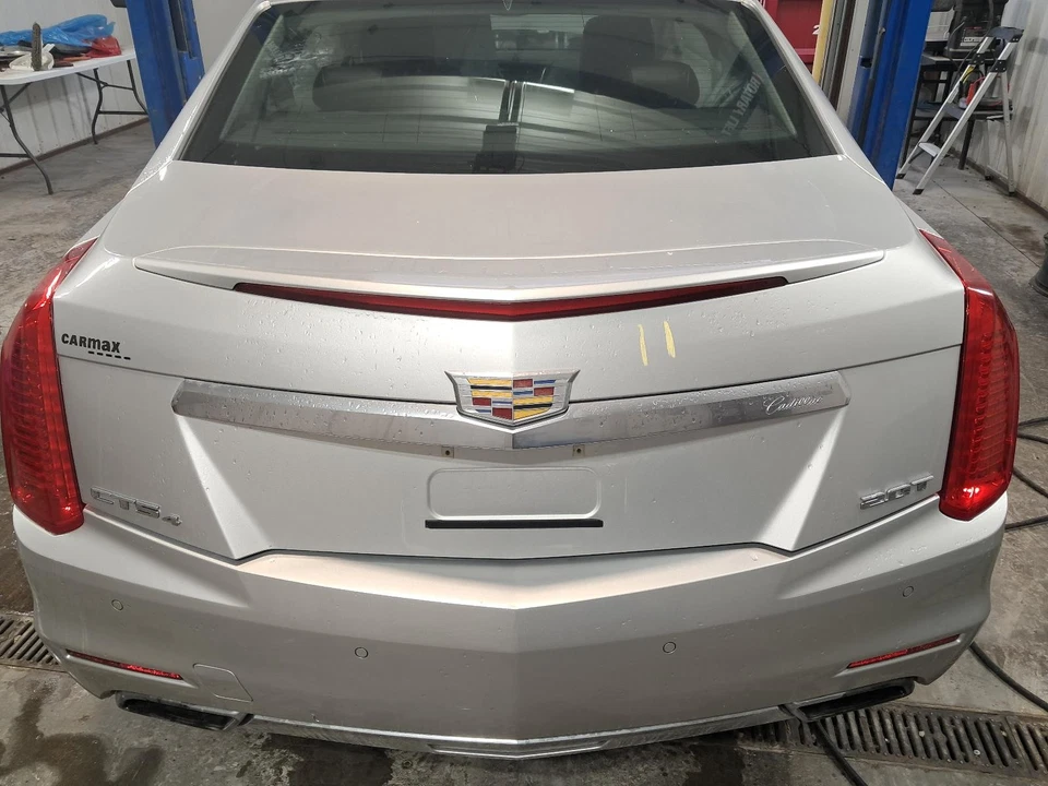 Used Deck Lid fits: 2015 Cadillac Cts Sdn VIN A 4th digit New Style w/o spoiler - Image 1 of 4