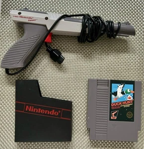 Nintendo NES Duck Hunt With Zapper Light Gun Bundle Used - Picture 1 of 1