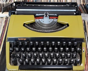 Brother Delux 220 Schreibmaschine / grün - Bild 1 von 7