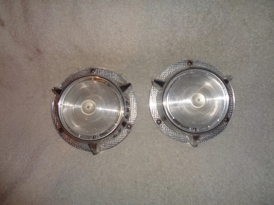 Lentes de luz NOS Mopar 1957 Plymouth Park - Imagem 1 de 1