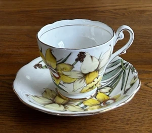 ROYAL STANDARD CHINA CUP & SAUCER TEA CUP ENGLAND BONE CHINA DAFFODILS VINTAGE - Picture 1 of 11