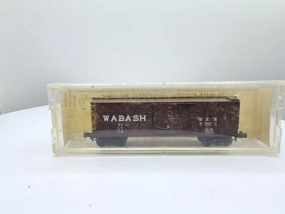 Micro-Trains N Scale 28251  - 40' O/B  Slide Door Box Car, Wabash WAB 81501 - Image 1 of 4
