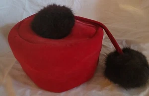 Vintage Womens Red Velvet Pillbox With Fur Ball - Picture 1 of 5