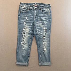 Womens Almost Famous Capris Jeans Stretch Denim Sz 11 30x22 Distressed CUTE! - Picture 1 of 10