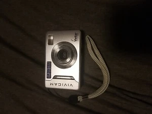 Vivitar Vivicam 5022: Silver 8x Digital Zoom 5.1 Mega Pixels 1.8" LCD Screen - Picture 1 of 6