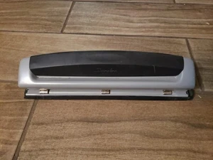 Swingline ACCO Brands Heavy Duty 3 Hole Punch 74870 - Picture 1 of 2