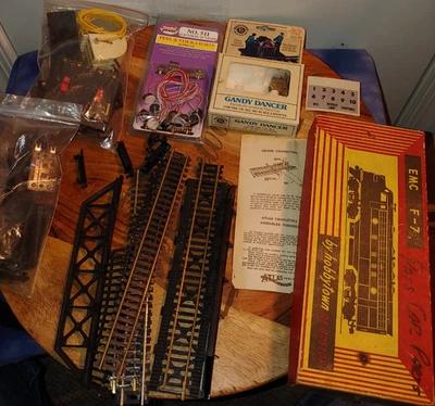 Ho Scale Parts & Pieces Lot - Image 1 of 4