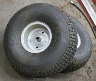 Aros e pneus traseiros SIMPLICITY REGENT 22x11x8 1732324 - Imagem 1 de 4