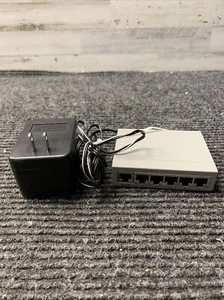 Used Allied Telesyn 5-port AT-FS705LE Ethernet Switch with Power Supply - Picture 1 of 6