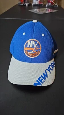 New York Islanders Reebok Fitmax L/XL Hat Center Ice Collection - Image 1 of 4
