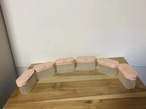 Vintage Tupperware 1843 Gewürzbehälter Streuer mit rosa Deckel ~ 6er Set - Bild 1 von 9
