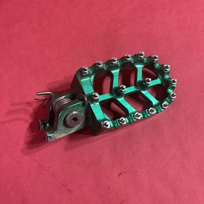 Clavijas laterales izquierda estriberas para moto de cross para KX250 KX250X KX250F KX450 KX450F Foto 1 de 4