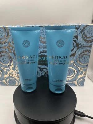 Gel de ducha y loción corporal Versace Dylan turquesa - 3,4 fl oz cada botella. Foto 1 de 4