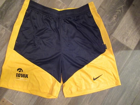 Iowa Hawkeyes Nike Dri Fit Shorts Men's Large new with tags Free Ship Cover