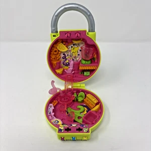 Shopkins Lil' Secrets Cutie fruchtige Smoothies Mini Spielset Schloss grün Medaillon - Bild 1 von 12