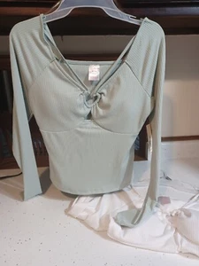 ladies top - Picture 1 of 5