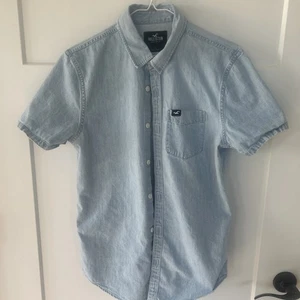 Hollister Light Blue Denim Shirt Sleeve Full Button Shirt Freshly Laundered Sz S - Picture 1 of 8