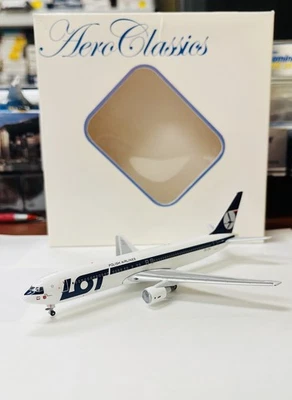 批量 波兰航空公司 波音 767-300 Aeroclassics 1: 400 Reg: SP-LPA 命名华沙 — 第 1/4 张图片