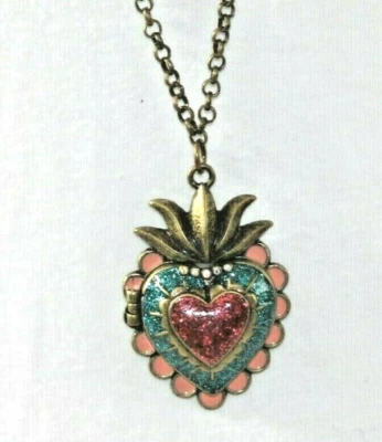 Colar medalhão coração lata #71 Betsey Johnson Viva La Betsey   - Imagem 1 de 4
