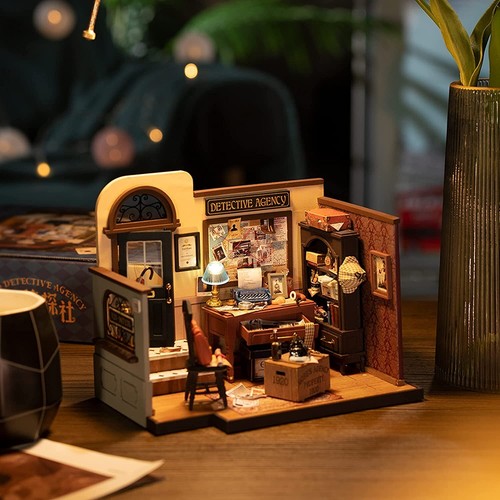 DIY Wooden Dollhouse for Gifts Rolife Miniatures House Kits LED Light DG157 1:20