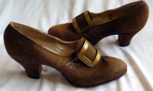 VINTAGE 1920s BROWN SUEDE SHOES HEELS with GOLD BUCKES Size 5 1/2 - Picture 1 of 4