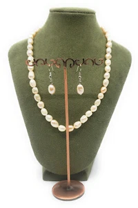 Collar de perlas sintéticas con pendientes a juego color champán - Imagen 1 de 2
