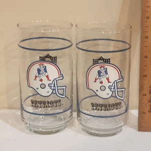 LOT OF 2 VINTAGE MOBIL NEW ENGLAND PATRIOTS "PAT" NFL FOOTBALL DRINKING GLASSES - Picture 1 of 2