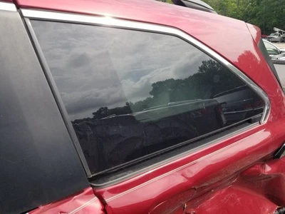 21 2021 TOYOTA SIENNA QUARTER GLASS REAR LEFT DRIVER  Foto 1 de 4