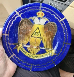 Mason Signed Silva 80' Deud Meumque Jus 33 Scotish Rite Fused Glass Plate - Picture 1 of 4