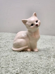 ROYAL DOULTON "WHITE SITTING KITTEN" Vintage - Picture 1 of 7