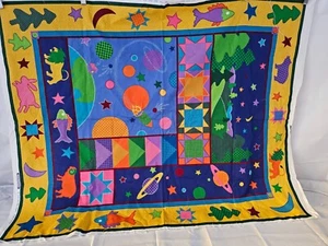 PANEL DE TELA para Edredón Acolchado Manta Pared Colgante Fuera del Mundo Colorido - Imagen 1 de 10