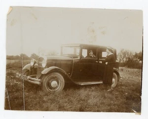 PHOTO SNAPSHOT Mars 1933 près d’Orange Elise & Renée voiture ancienne automobile - Picture 1 of 2