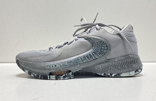 Scarpe Nike da uomo grigie modello Freak a rete con lacci piatti S9 DJ6149 004 taglia 9