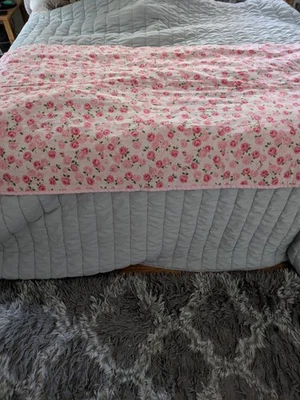 De colección Hecho a Mano Shabby Chic Floral Rosa Edredón Bebé Lazo Manta Ropa de Cama Tiro 34x67 Foto 1 de 4