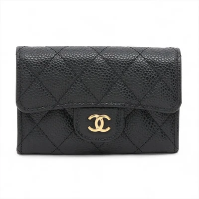 Estuche para tarjetas Chanel Matelasse piel de caviar negro dorado accesorios de metal serie aleatoria Foto 1 de 4