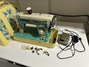 Vintage Fleetwood Deluxe Sew machine Zigzag Tested Working - Picture 1 of 2