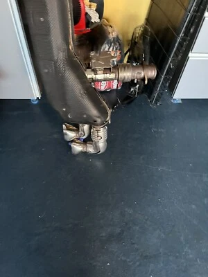 Chevrolet Corvette C8 Stingray 2020-2023 OEM conjunto de sistema de silenciador de escape de fábrica Foto 1 de 4