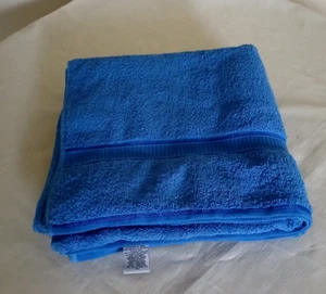TWO VINTAGE BLUE BATH TOWELS AUSTRALIAN MADE CUNNING VALE - Picture 1 of 6