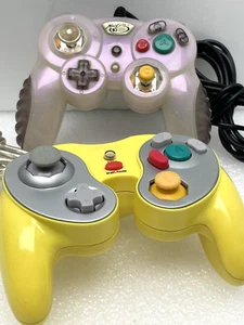 PAIR OF NINTENDO GAMECUBE WIRED 3RD PARTY CONTROLLERS MAD CATZ & INTEC YELLOW - Picture 1 of 13