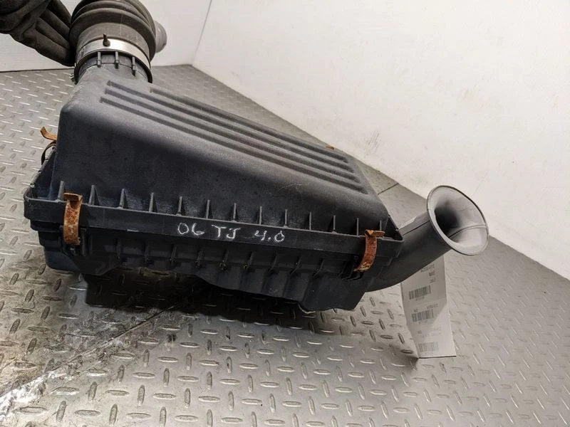 2005-2006 Jeep Wrangler 4.0L Air Cleaner Intake Box Assembly Oem — 第 1/1 张图片
