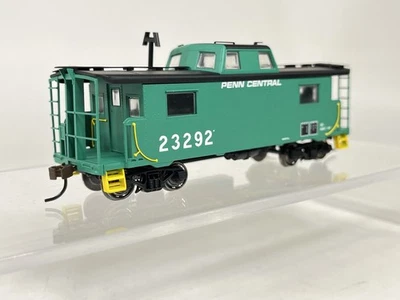 Bowser HO Penn Central PC #23292 N-8 Caboose - Image 1 of 4