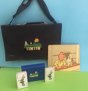 LOT COLLECTIONS TINTIN HERGE MOULINSART 2001/2002 - SACOCHE - CARTES - TAPIS - Imagen 1 de 16