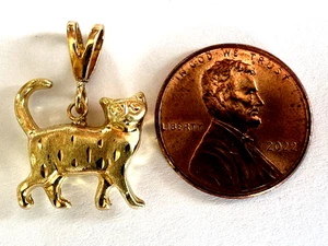 Encantador colgante hinchado de oro amarillo de 14 quilates 583 con corte de diamante para dama gato gatito - Imagen 1 de 13