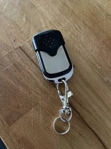 Universal Remote Garage Door Key Fob 433 - Picture 1 of 3