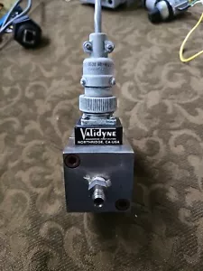 VALIDYNE ENGINEERING MODEL PRESSURE TRANSDUCER W/ Hoke Valve - Picture 1 of 6